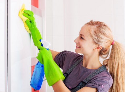 Professional move in cleaning in a Kennington flat before furniture arrives