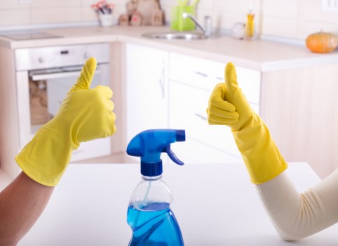 Professional oven cleaning service for a Kennington home kitchen